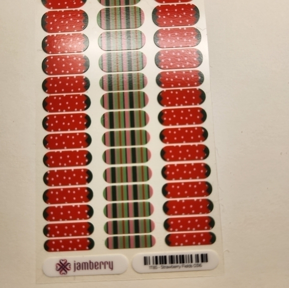 Jamberry Strawberry Fields junior Nail Wraps - Picture 2 of 2